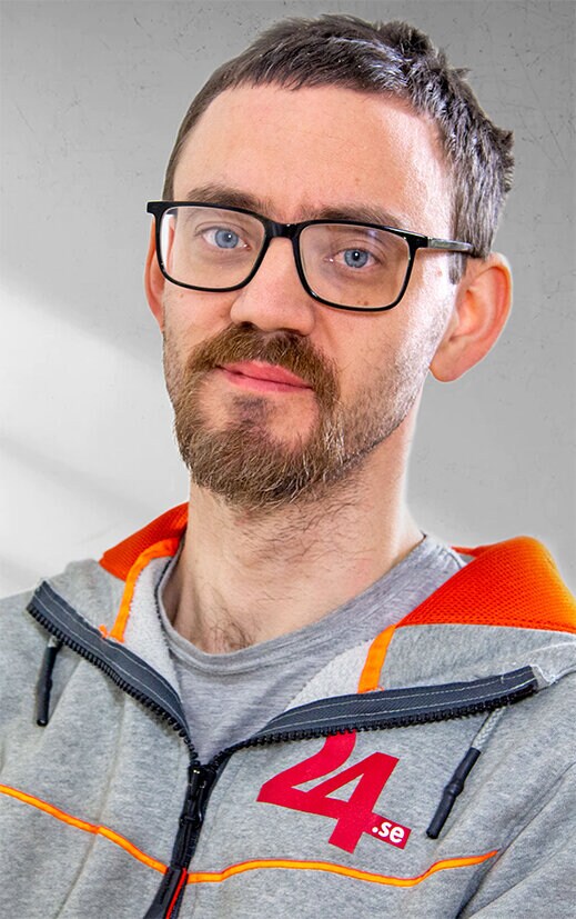 https://www.24hshop.dk/pub_docs/files/Om24se/omoss_adam_2022.jpg