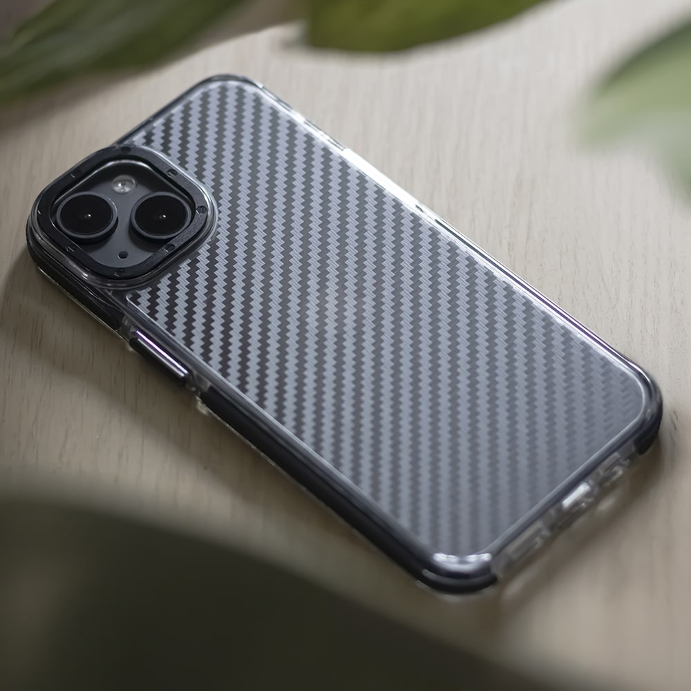 Sort etui til iPhone 16 Plus - kulfiber
