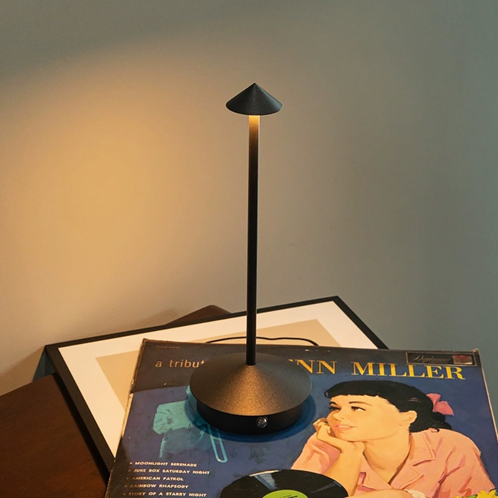 LED-bordlampe i aluminium med justerbar lysstyrke og USB-opladning - Svart