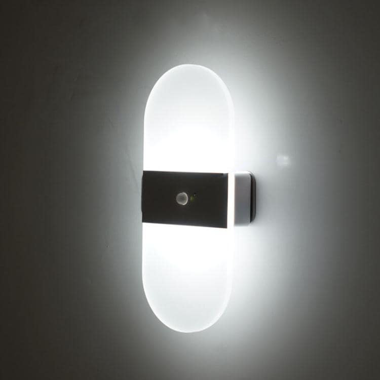 LED-natlampe med magnetisk beslag og bevægelsessensor