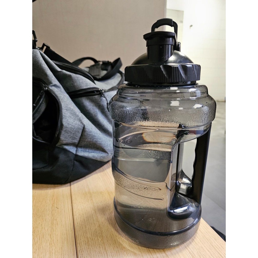 Stor 2,5 liters XXL shakerflaske / vandflaske til fitnesscentret
