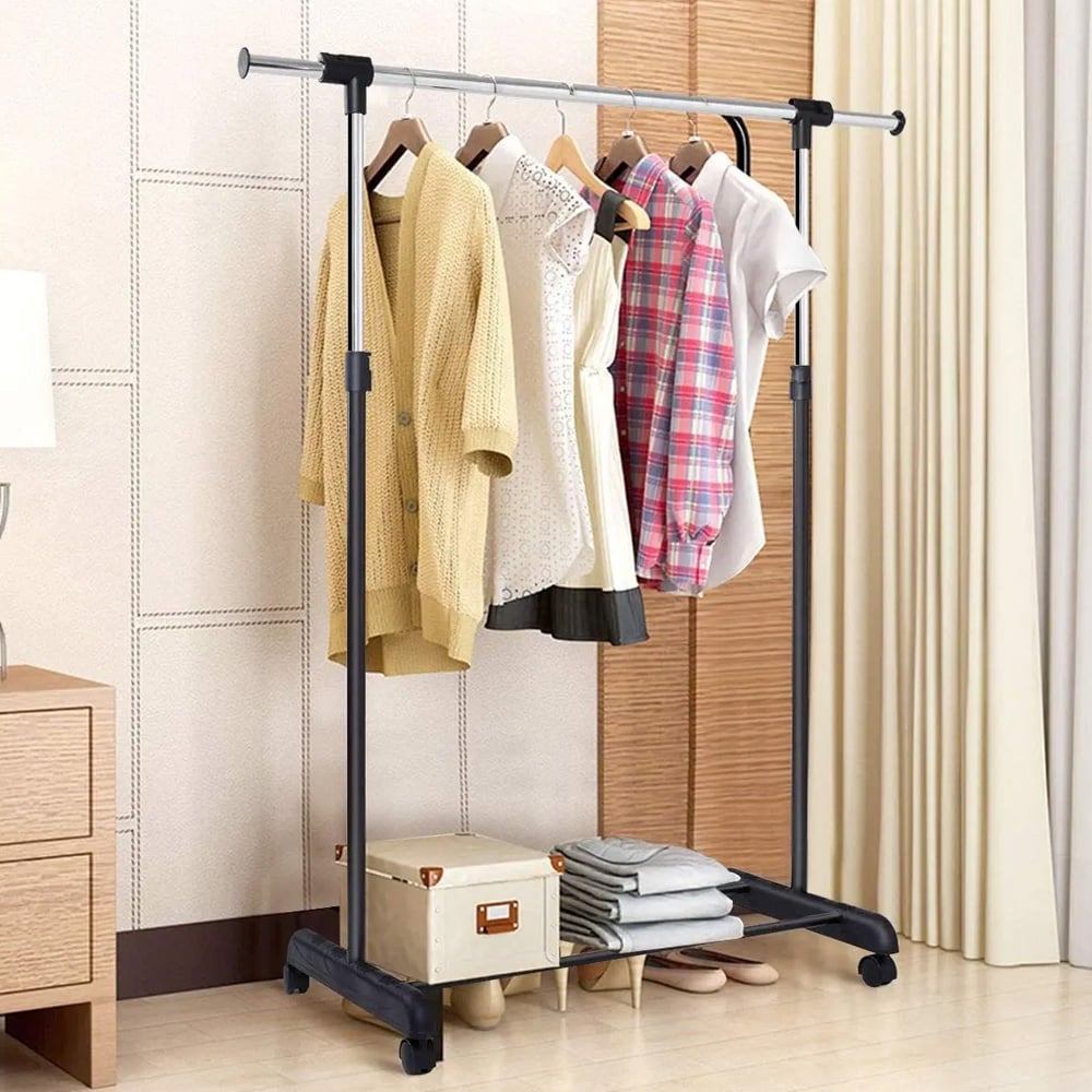 Justerbart tøjstativ med hjul og hylde