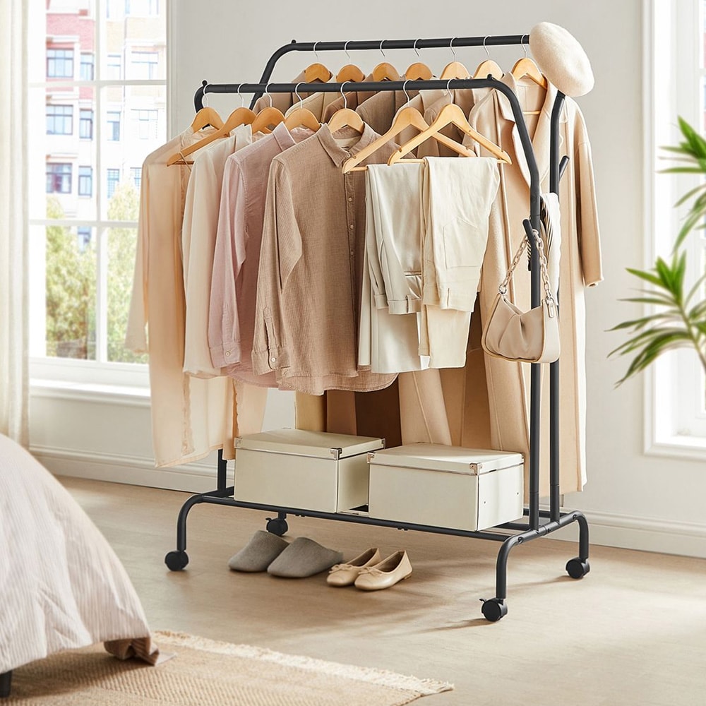 Tøjstativ med hjul og hylder - Sort