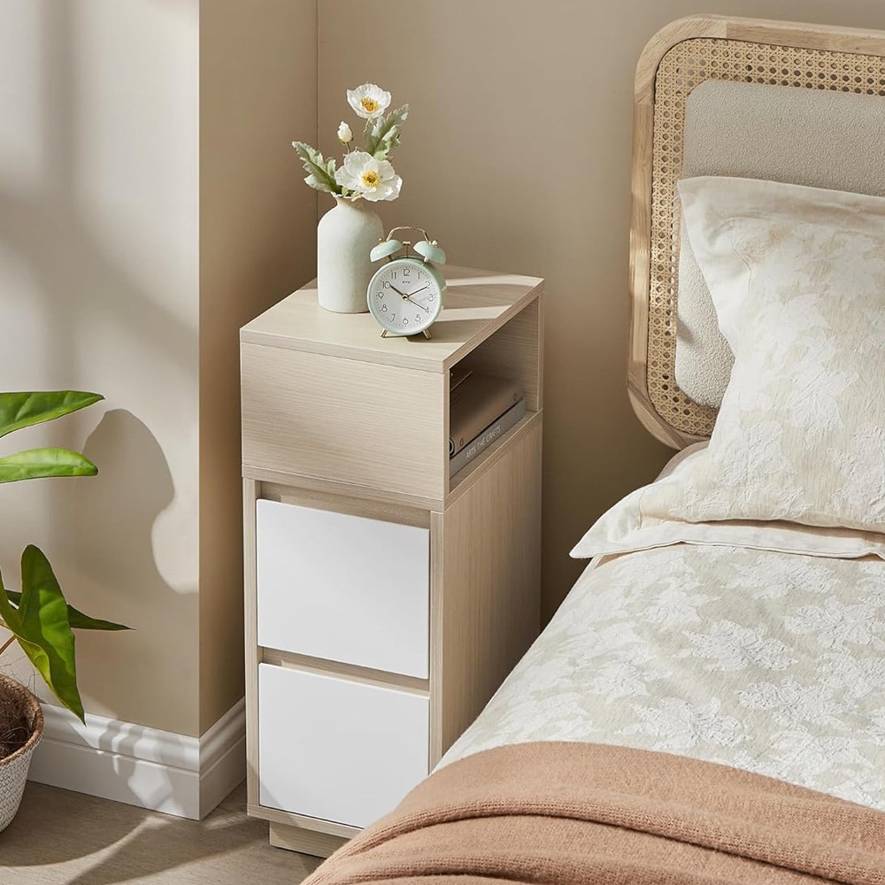Smalt sengebord med 2 skuffer og et åbent rum - Beige/Hvid