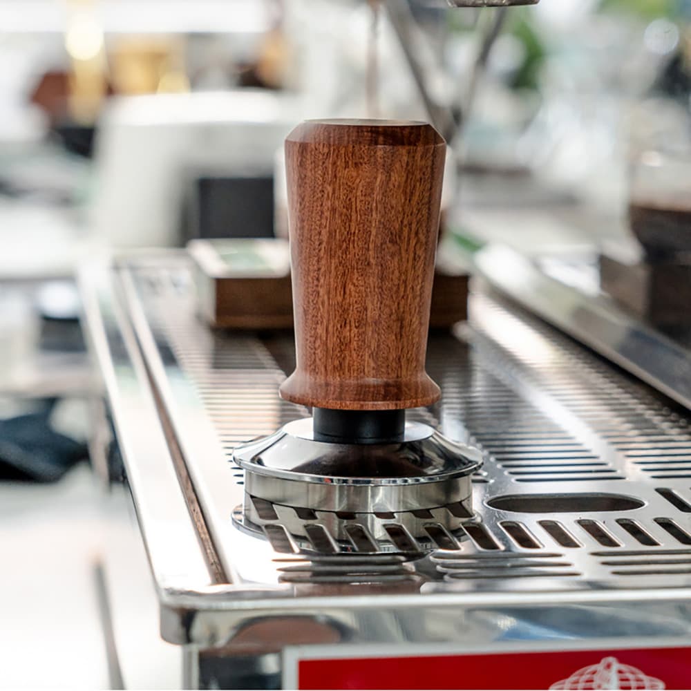Tamper med træhåndtag 51 mm / espressotamper 51 mm / kaffetamper 51 mm