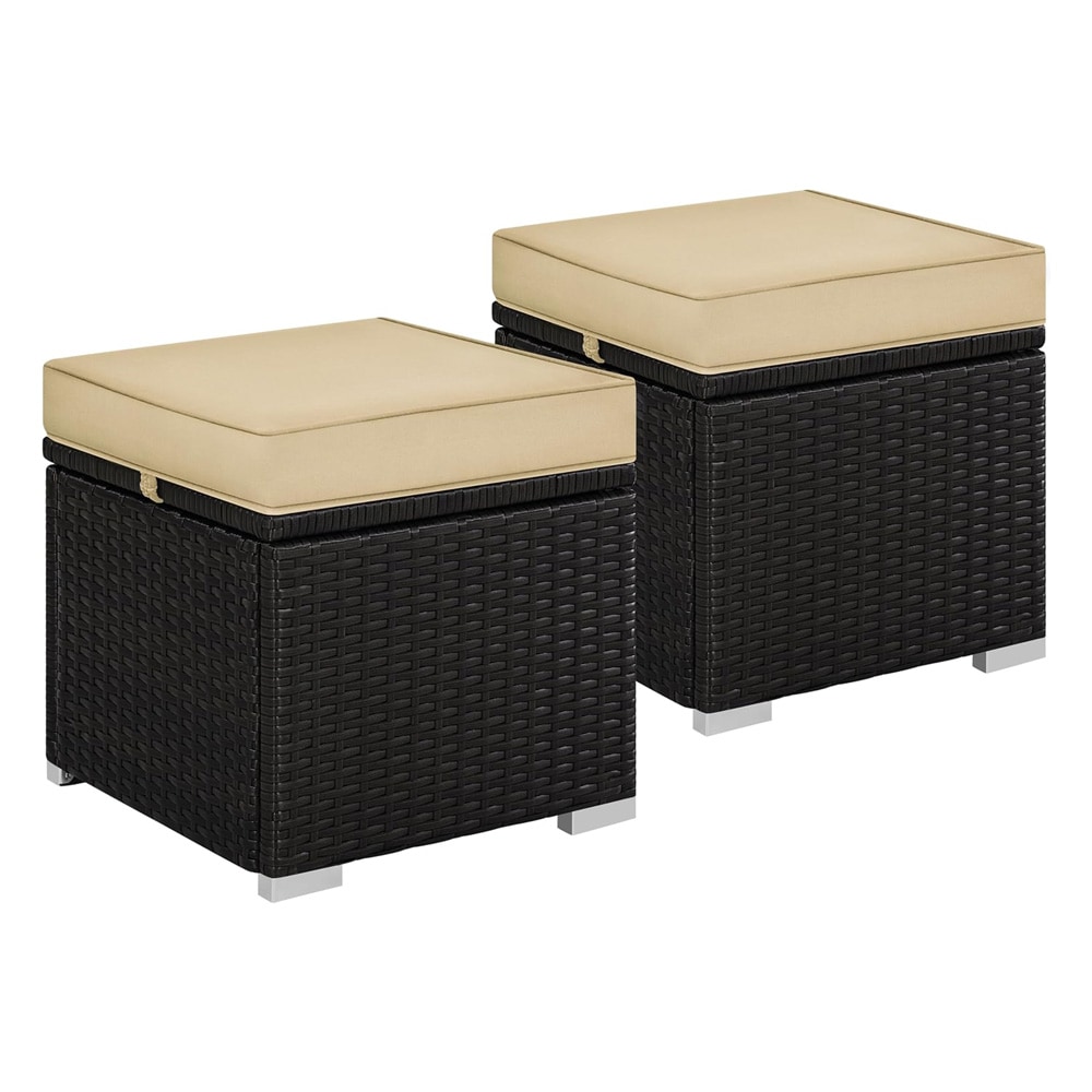 Skamler i kunstrotting 2-pak 39 x 39 x 34 cm / brune fodskamler med beige hynder / siddepuffer med opbevaring