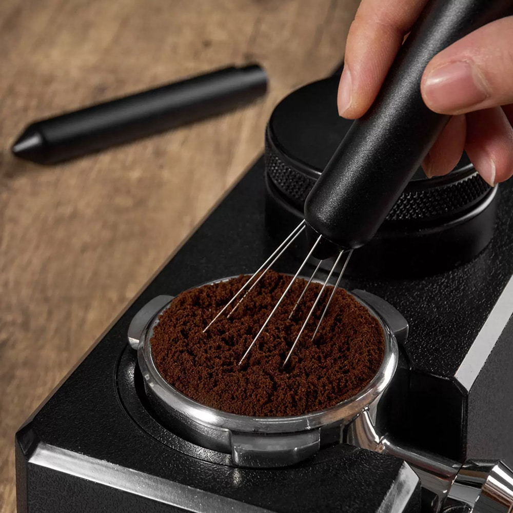 WDT-værktøj til espresso / magnetisk kaffefordeler med 6 nåle 0,4 mm / baristattilbehør – sort