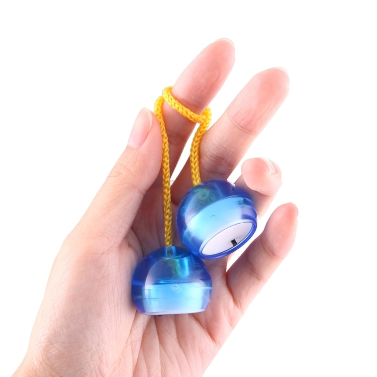 Glowing fingertips - Lysende lille bold med snøre