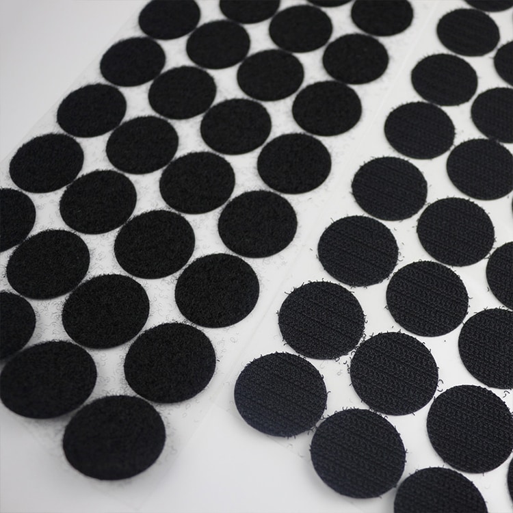 Selvklæbende 25mm cirkler i Velcro - 100 pak