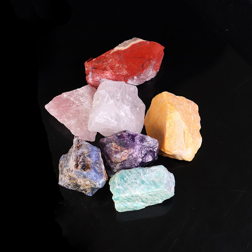 7 Naturlige og rå krystaller i stofpose