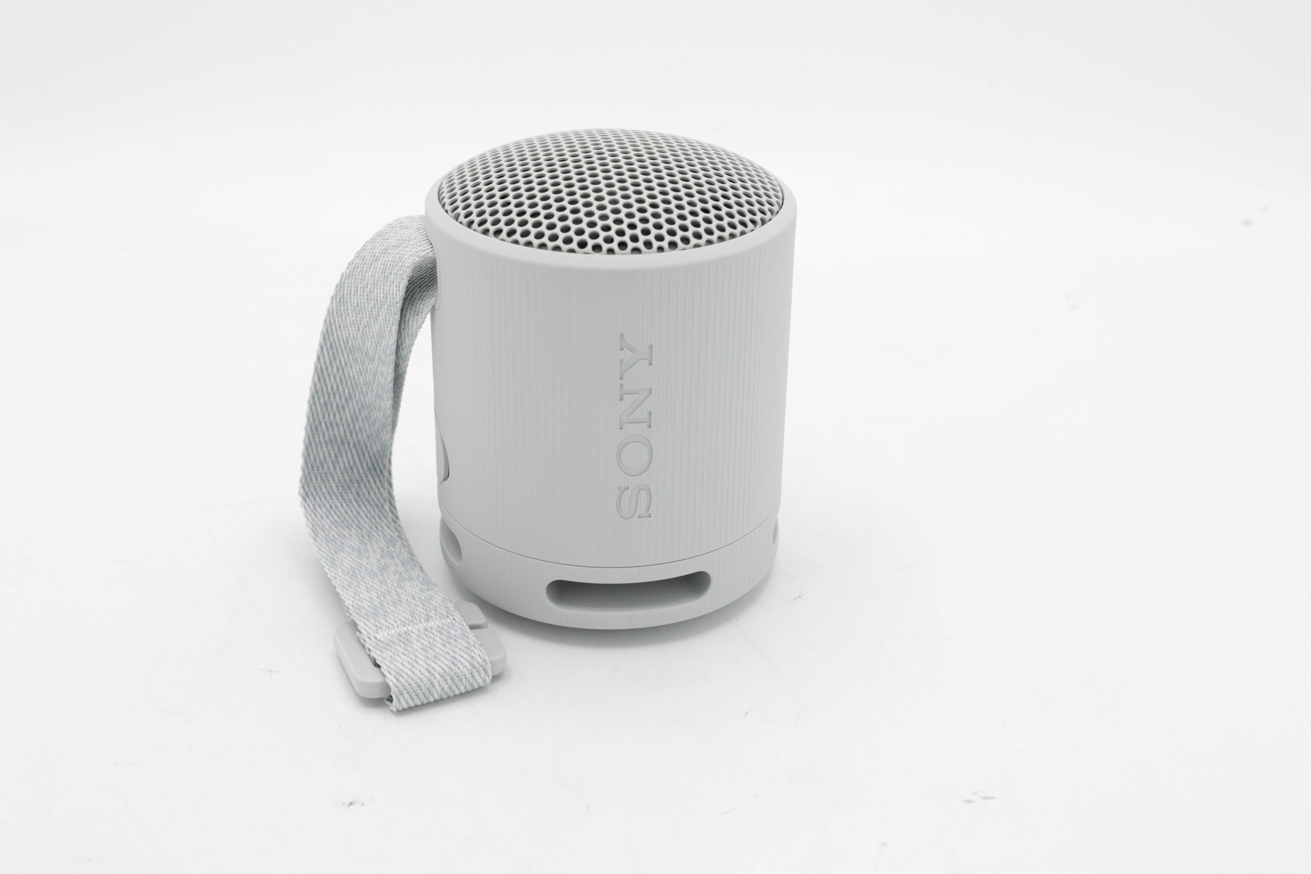 Sony SRS-XB100 Bluetooth-højttaler, bærbar, lysegrå