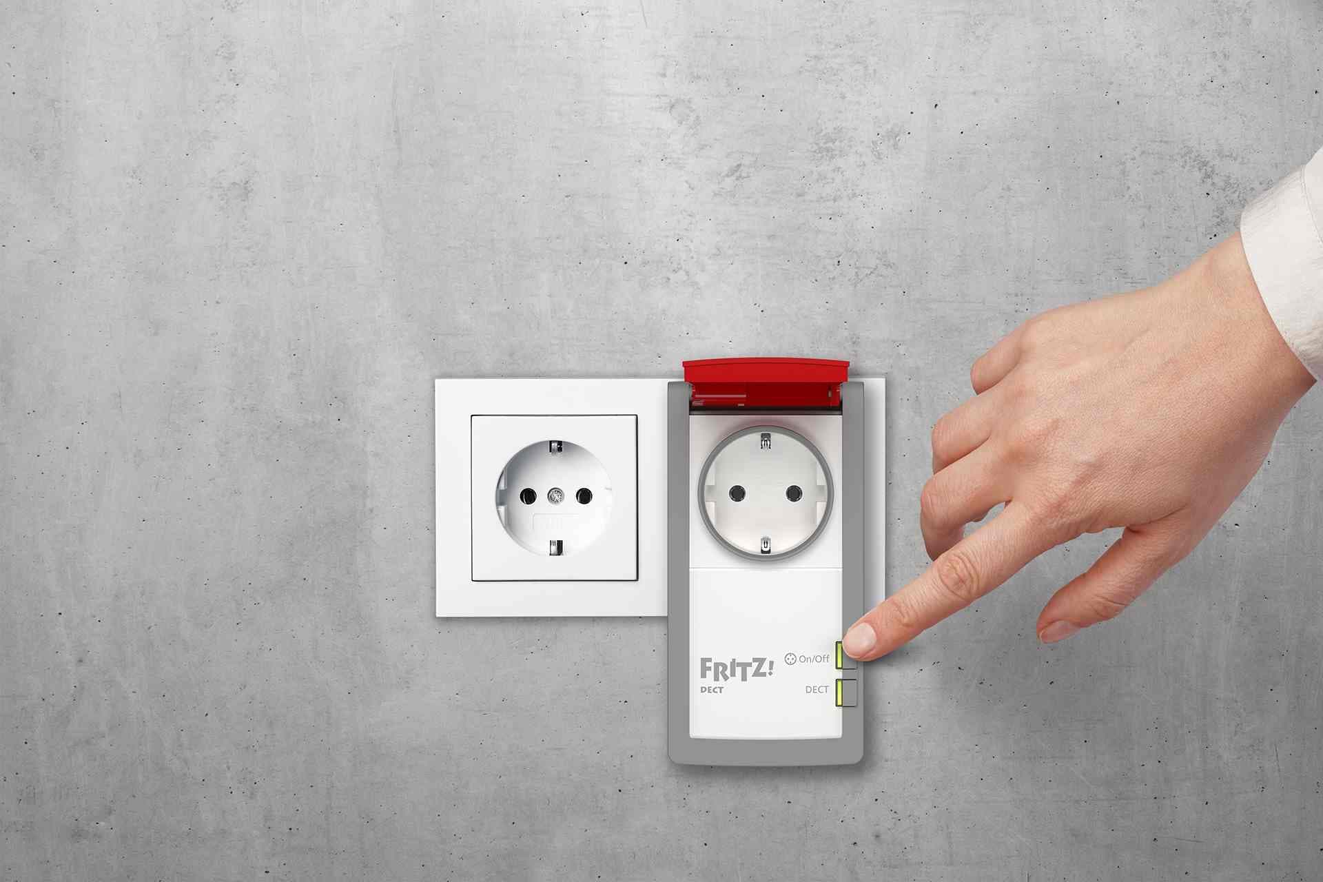 FRITZ!DECT 210 stikkontakt med målefunktion til udendørs brug