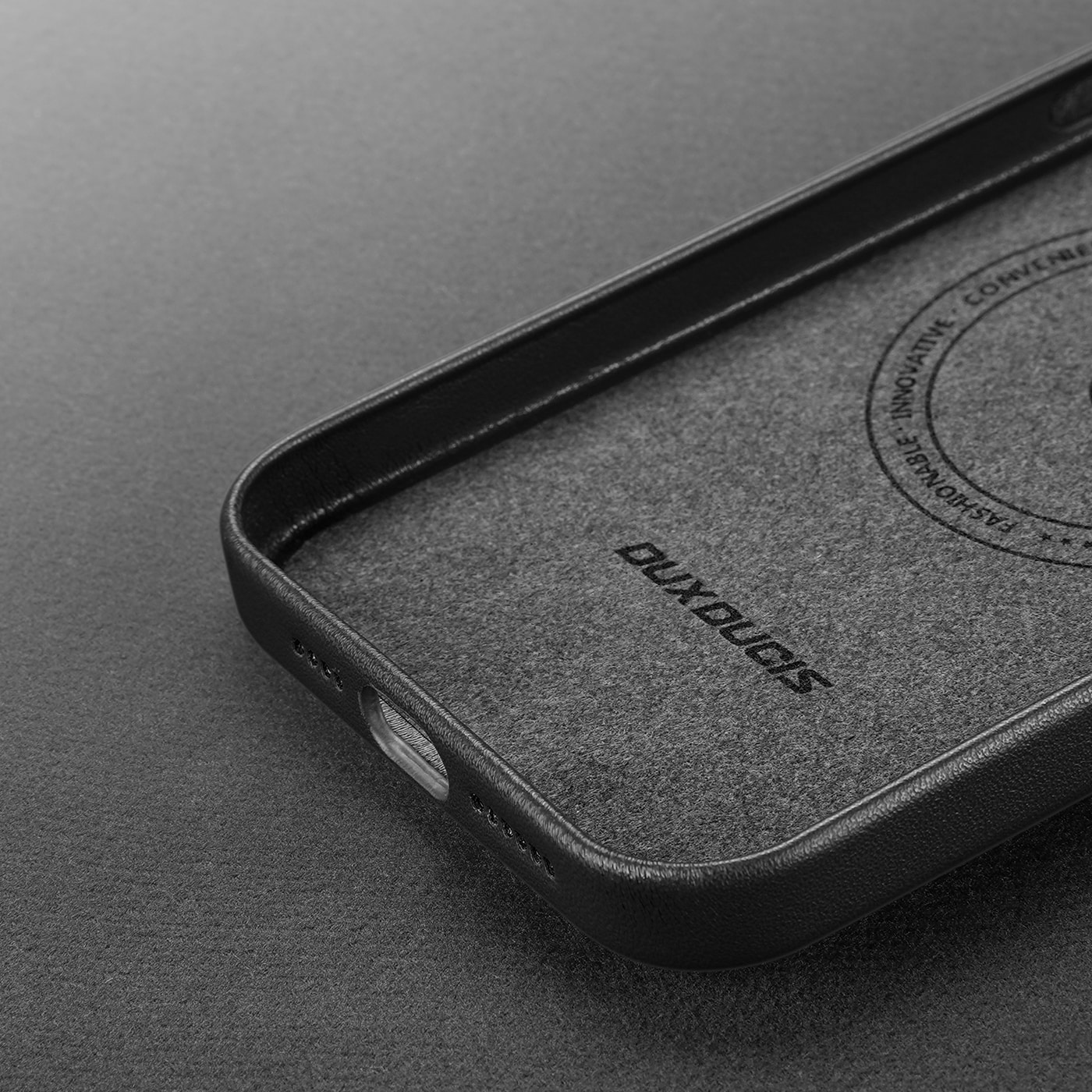 Dux Ducis Grit læderetui til iPhone 14 Plus Elegant cover i kunstlæder (MagSafe-kompatibel) Sort