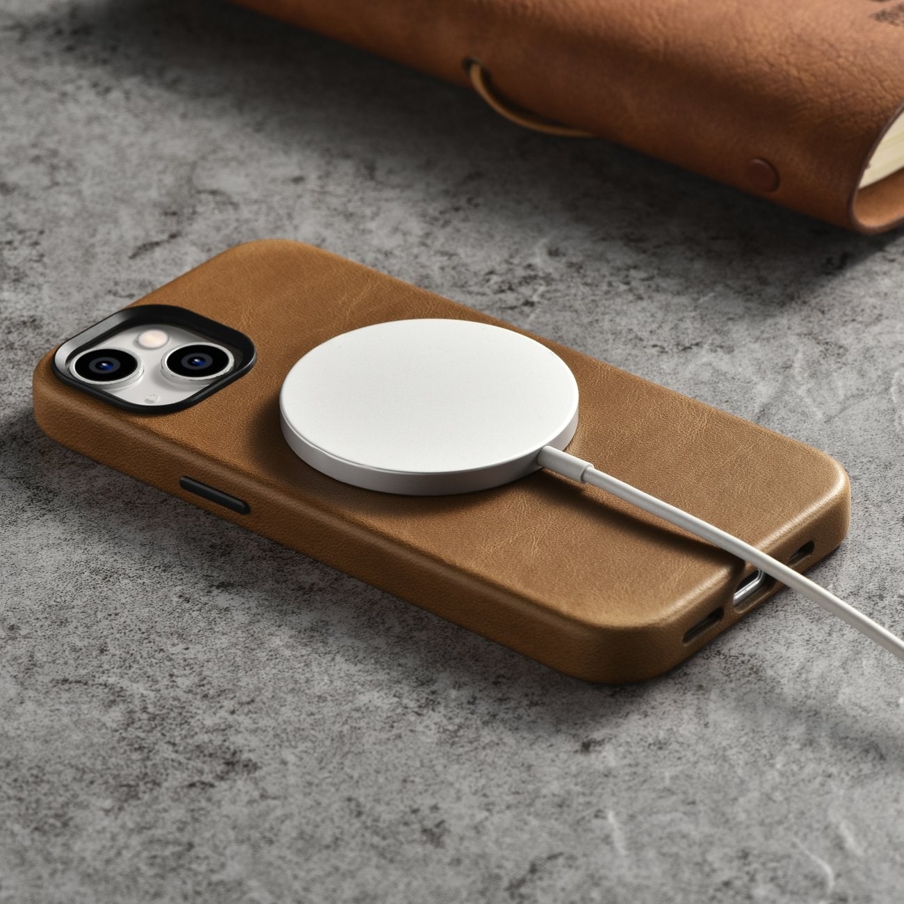 iCarer Premium læderetui til iPhone 14 Plus med MagSafe - Magnetisk, Brun (WMI14220703-TN)