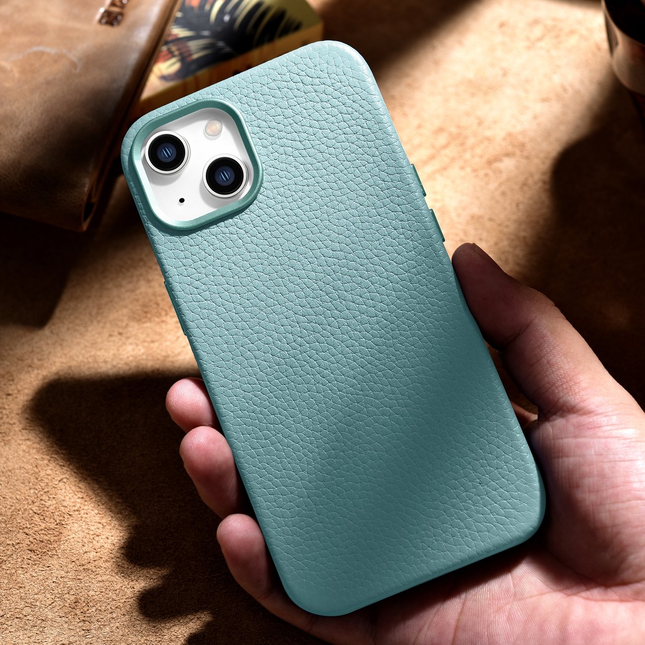 iCarer Litchi Premium magnetisk læderetui til iPhone 14 Plus med MagSafe - Green (WMI14220711-GN)