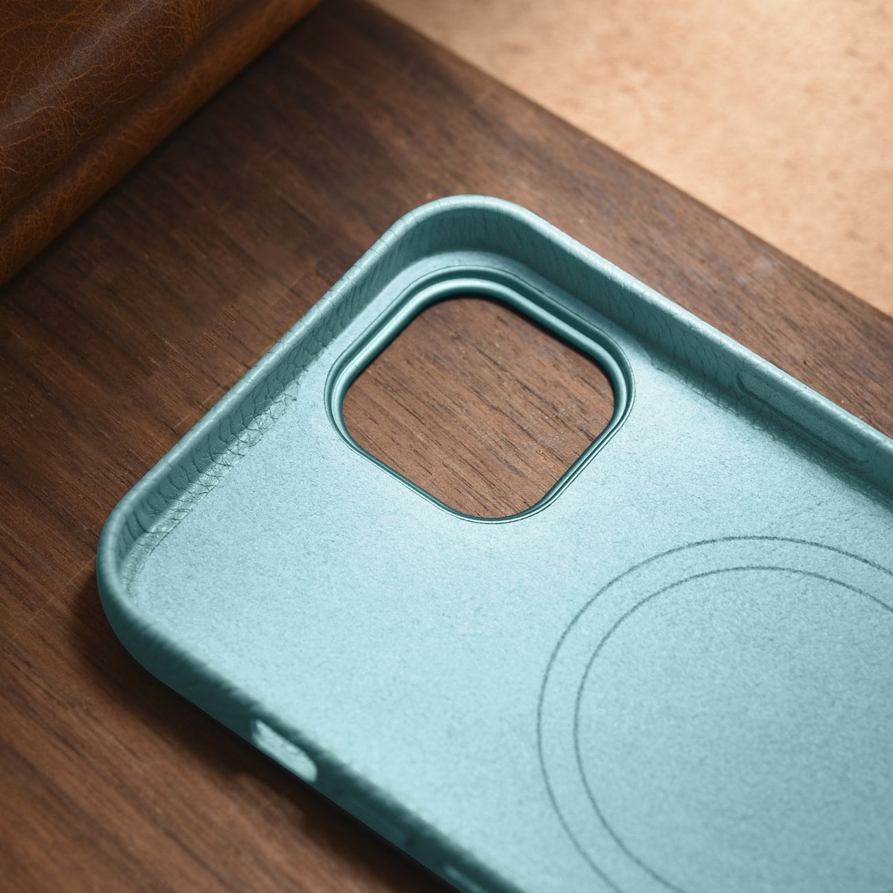 iCarer Litchi Premium magnetisk læderetui til iPhone 14 Plus med MagSafe - Green (WMI14220711-GN)
