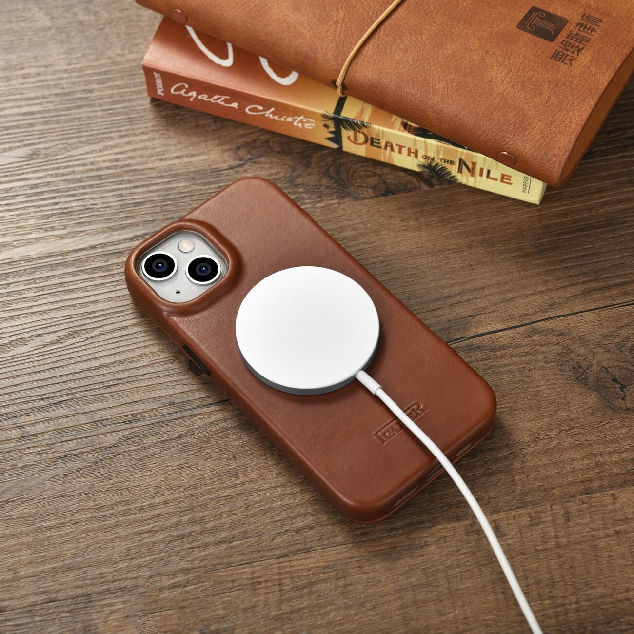 iCarer CE Oil Wax Leather Folio Case iPhone 14 Plus MagSafe Flip Etui Brown (AKI14220707-BN)