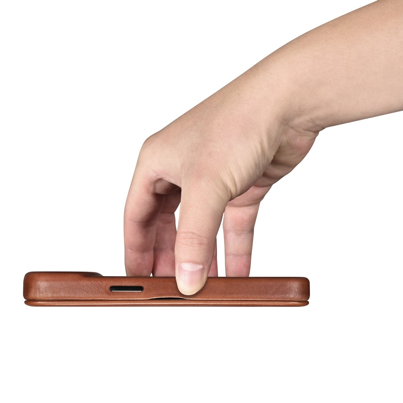 iCarer CE Oil Wax Leather Folio Case iPhone 14 Plus MagSafe Flip Etui Brown (AKI14220707-BN)