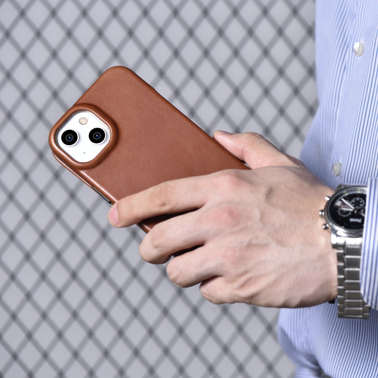 iCarer CE Oil Wax Leather Folio Case iPhone 14 Plus MagSafe Flip Etui Brown (AKI14220707-BN)