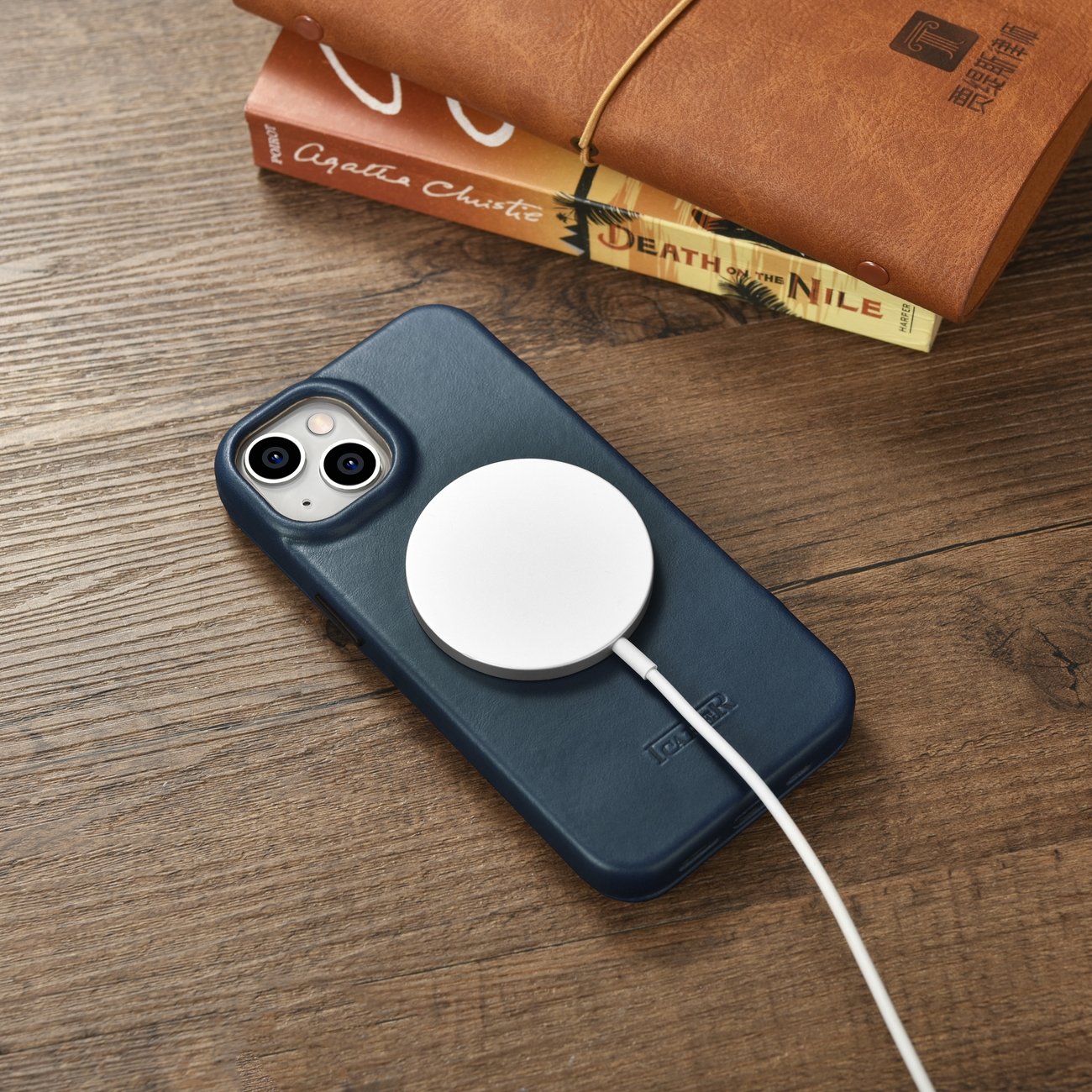 iCarer CE Oil Wax Leather Folio Case iPhone 14 Plus MagSafe Flip Etui Blue (AKI14220707-BU)