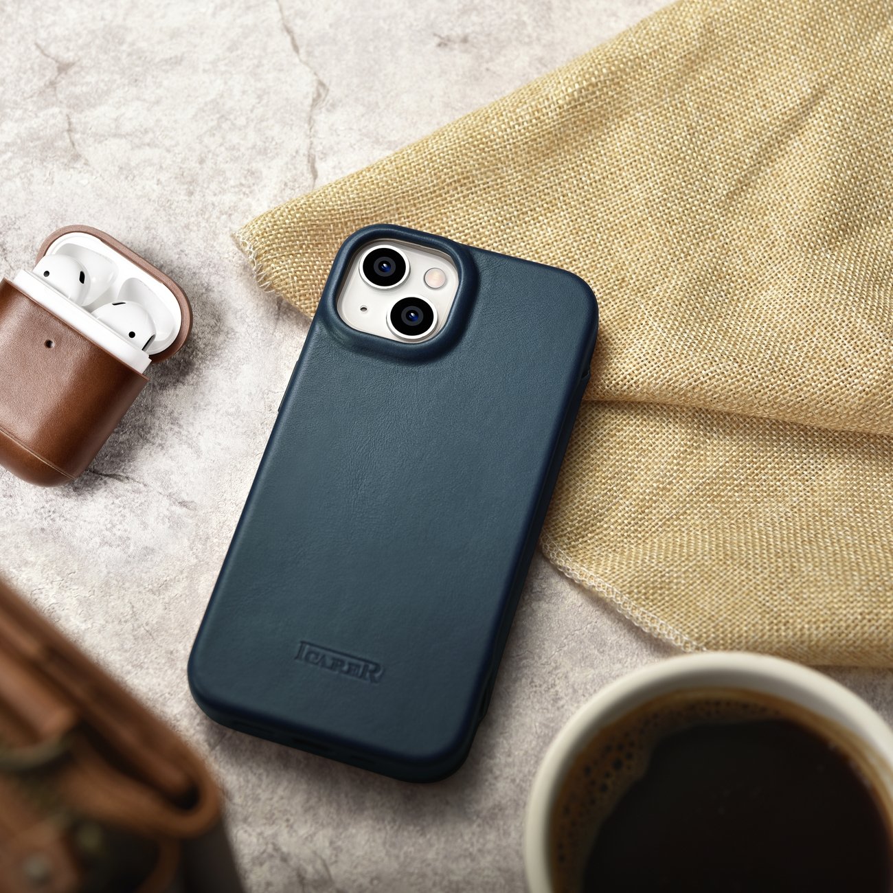 iCarer CE Oil Wax Leather Folio Case iPhone 14 Plus MagSafe Flip Etui Blue (AKI14220707-BU)