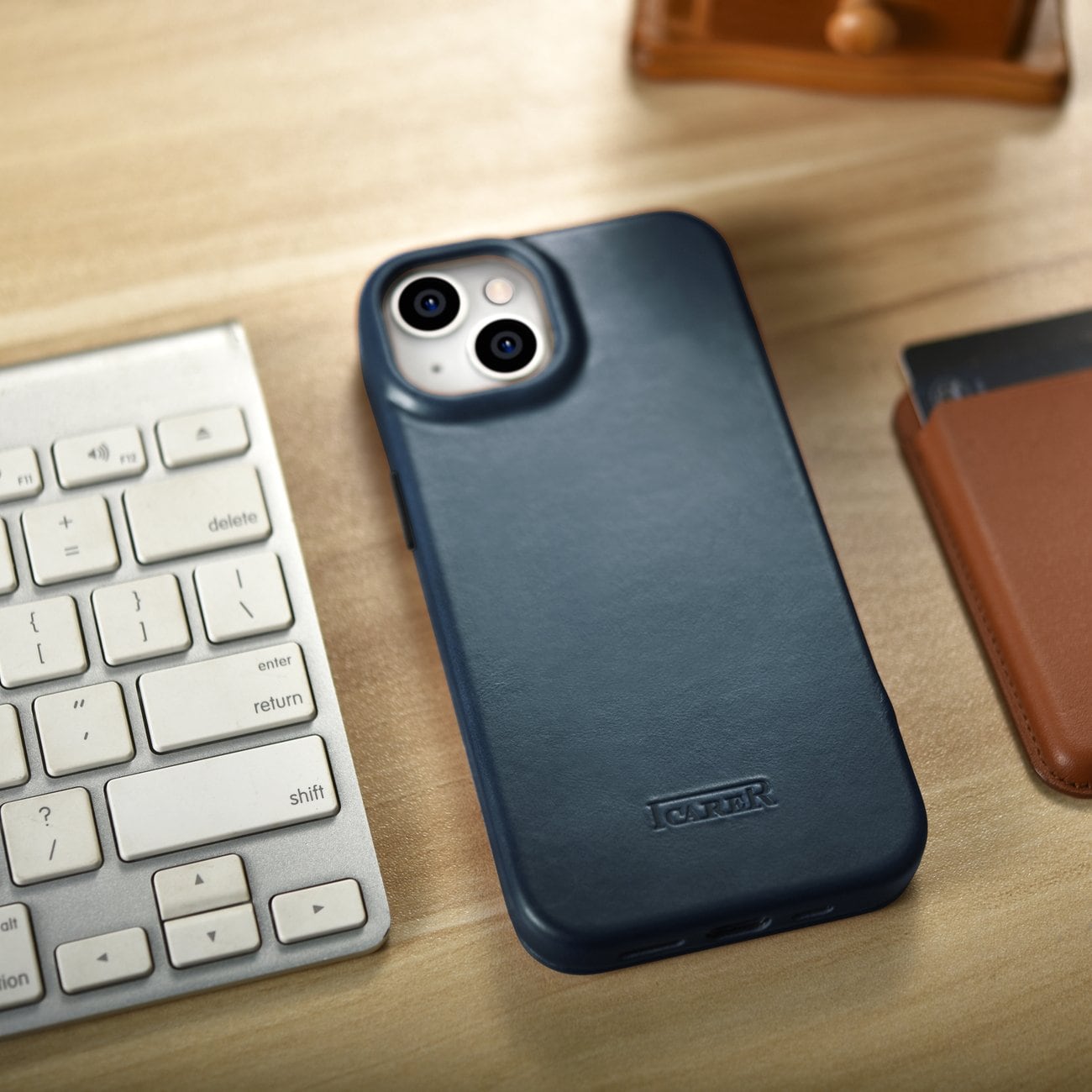 iCarer CE Oil Wax Leather Folio Case iPhone 14 Plus MagSafe Flip Etui Blue (AKI14220707-BU)