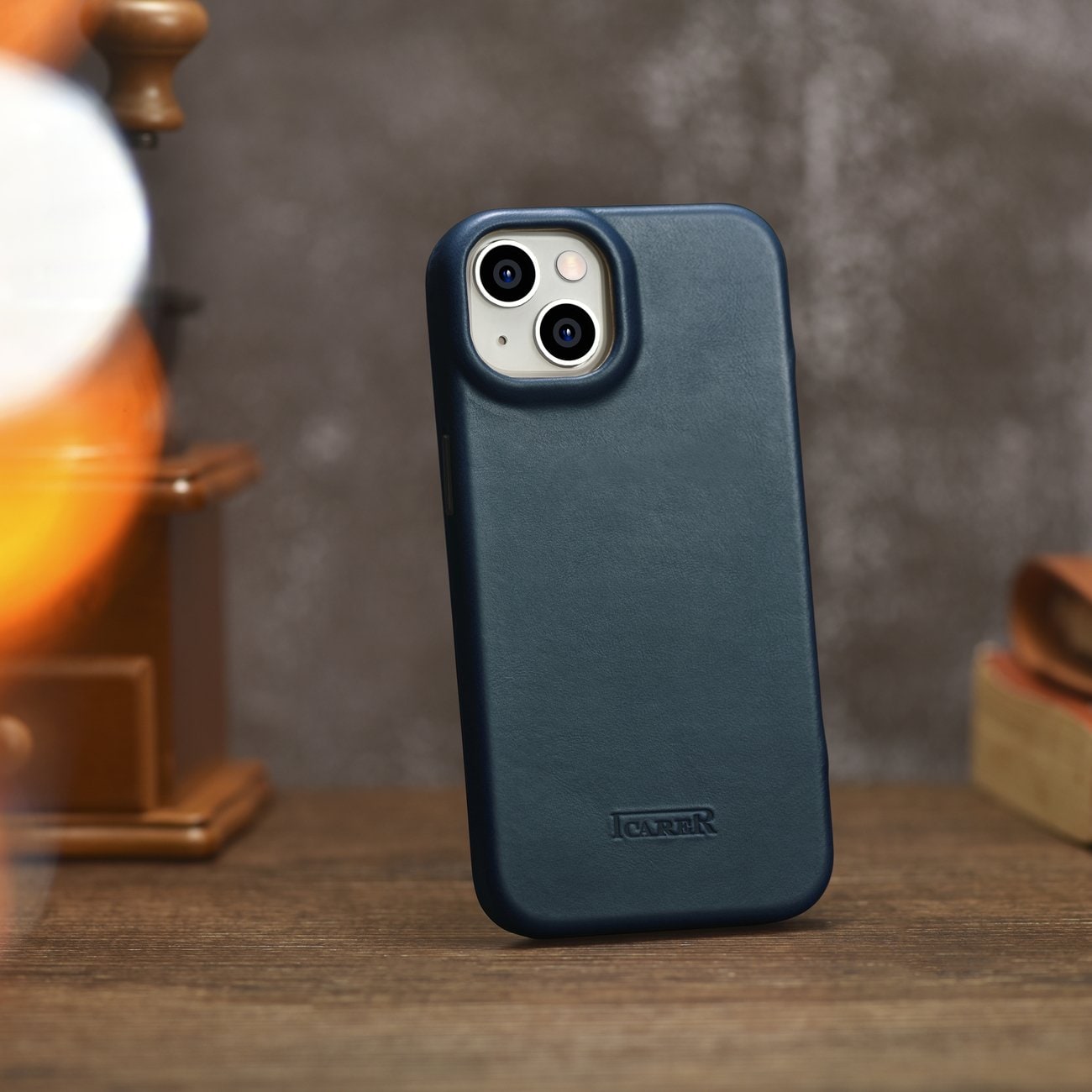 iCarer CE Oil Wax Leather Folio Case iPhone 14 Plus MagSafe Flip Etui Blue (AKI14220707-BU)