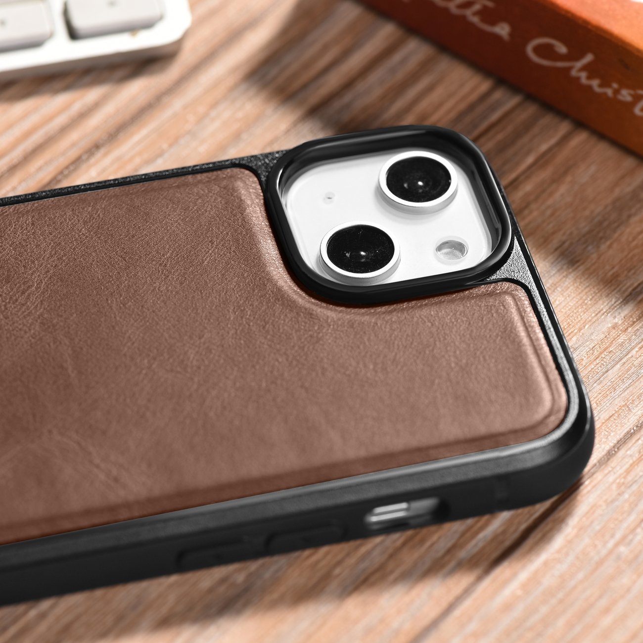 iCarer Leather Oil Wax ægte læderetui til iPhone 14 Plus (MagSafe-kompatibel) Brun (WMI14220719-BN)