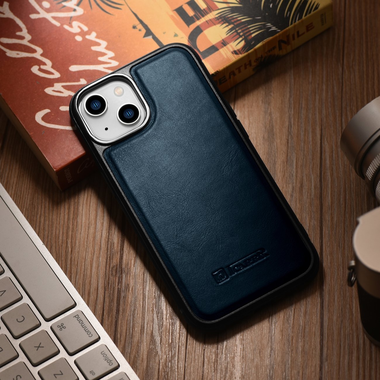 iCarer Leather Oil Wax-etui dækket med naturlæder til iPhone 14 Plus blå (WMI14220719-BU)