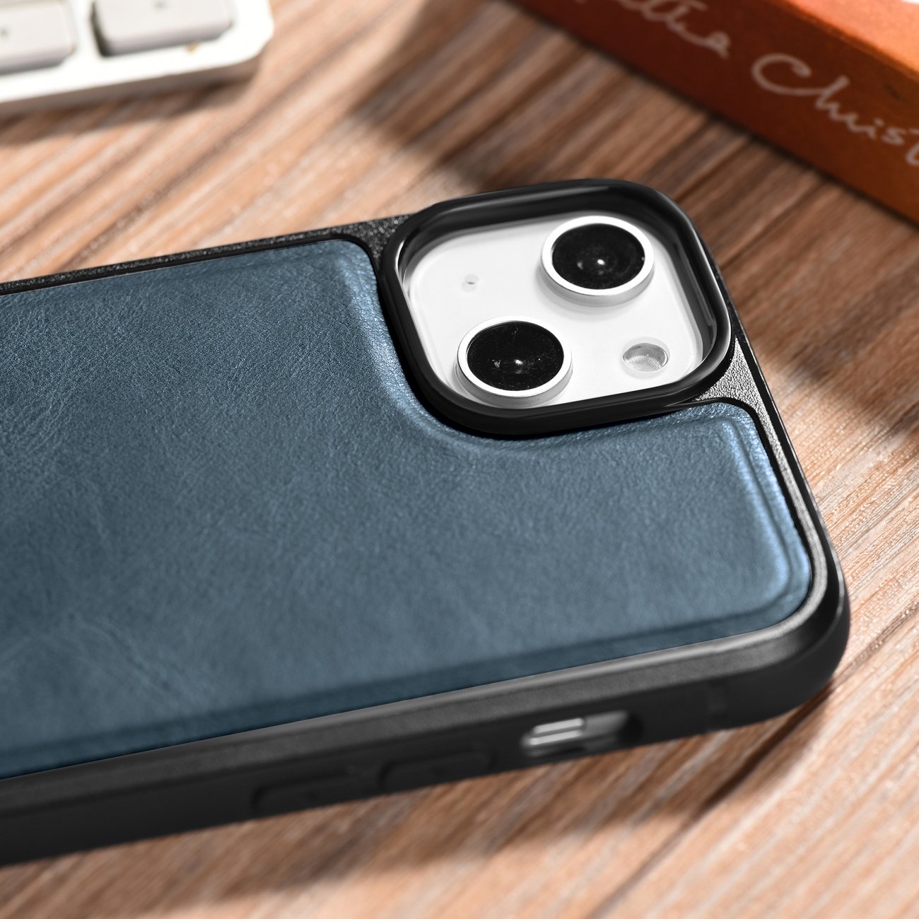 iCarer Leather Oil Wax-etui dækket med naturlæder til iPhone 14 Plus blå (WMI14220719-BU)