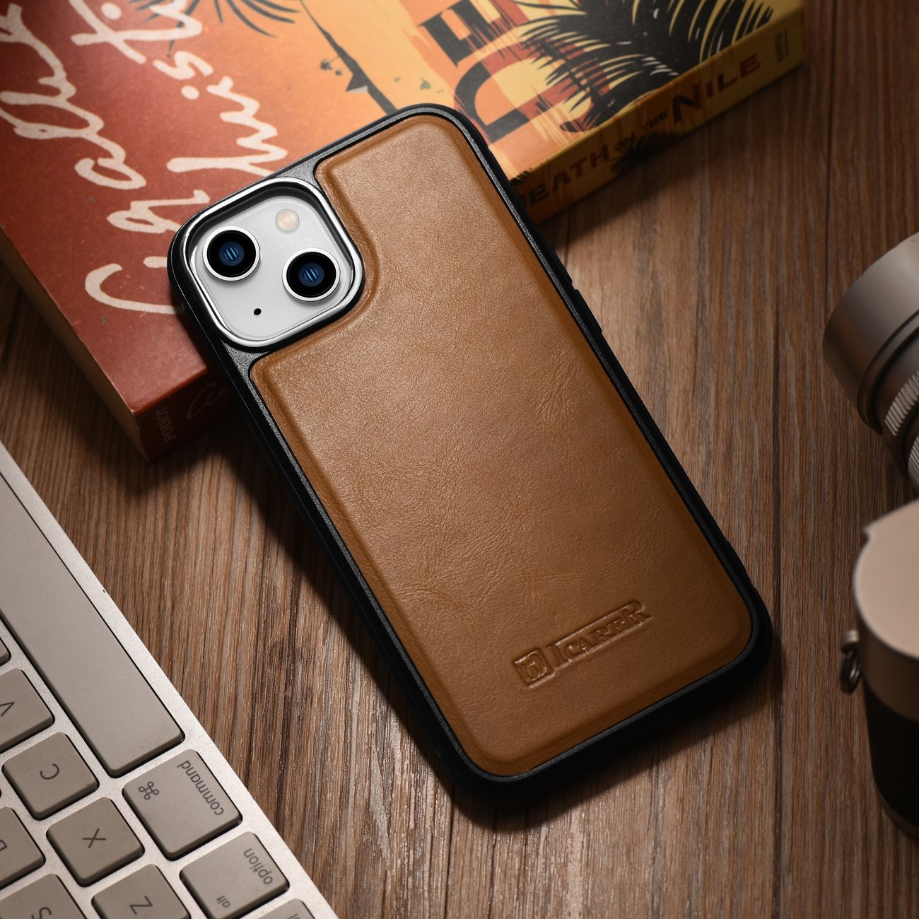 iCarer Leather Oil Wax-etui dækket med naturlæder til iPhone 14 Plus brun (WMI14220719-TN)