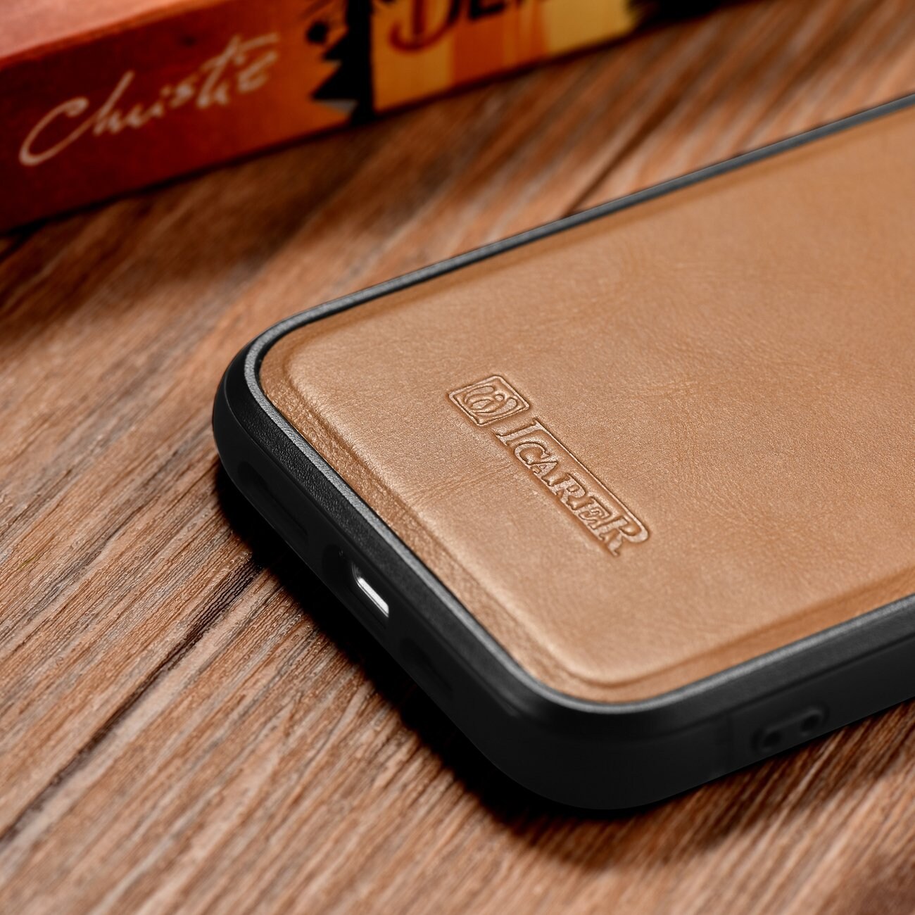 iCarer Leather Oil Wax-etui dækket med naturlæder til iPhone 14 Plus brun (WMI14220719-TN)