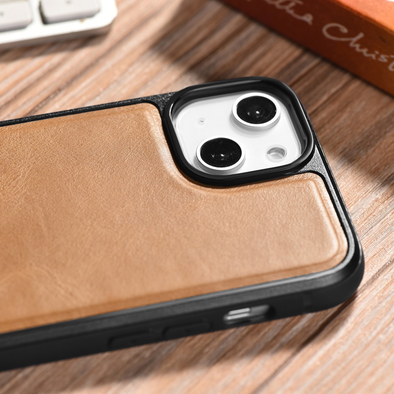 iCarer Leather Oil Wax-etui dækket med naturlæder til iPhone 14 Plus brun (WMI14220719-TN)