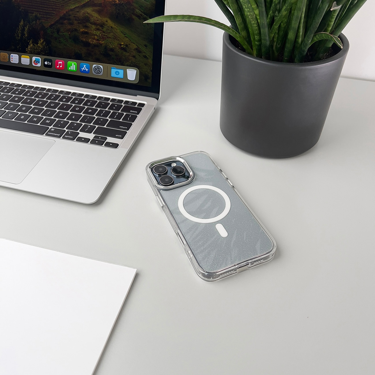Glitteretui MagSafe til iPhone 16 Pro Max - hvid med glitter