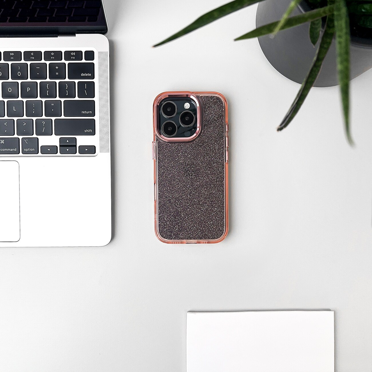 Glitteretui til iPhone 16 - pink med glitter