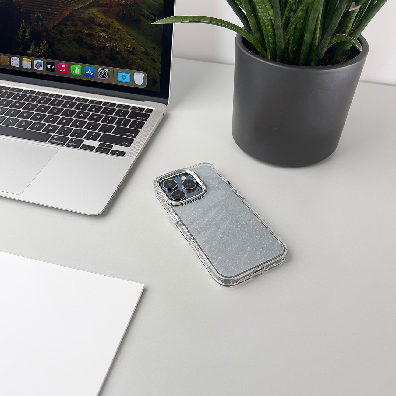Glitteretui til iPhone 16 Pro Max - gennemsigtigt med glitter