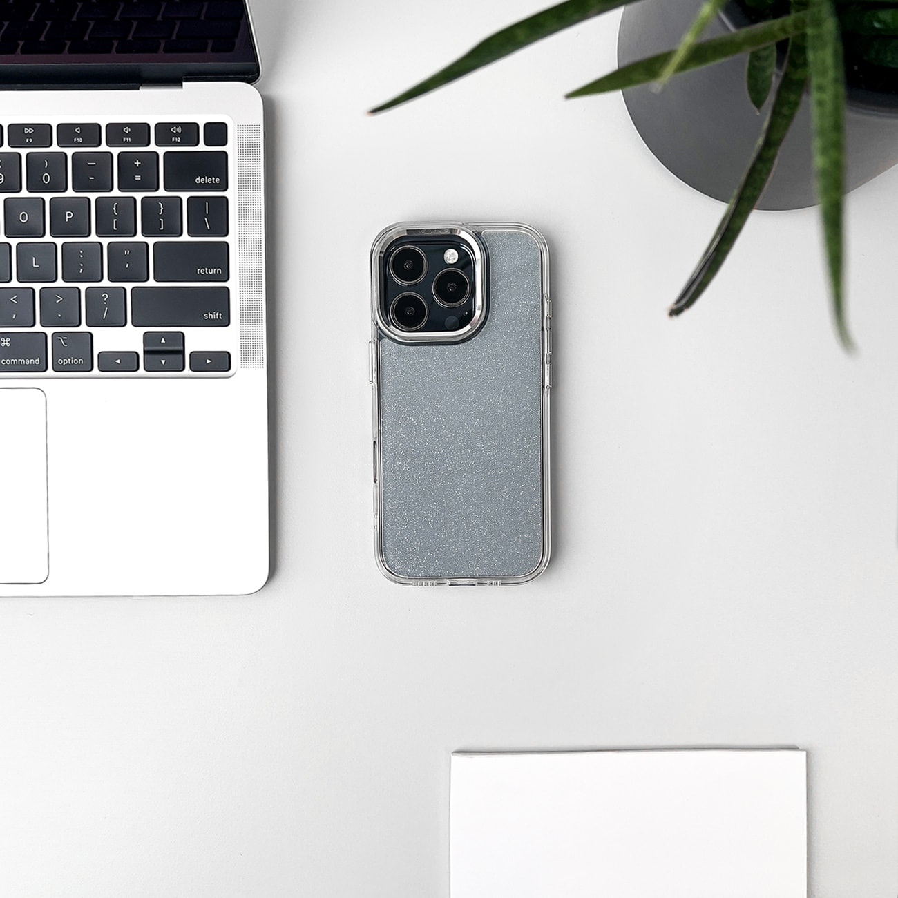 Glitteretui til iPhone 16 Pro Max - gennemsigtigt med glitter