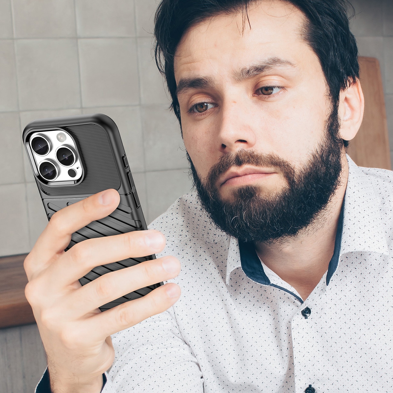 Thunder Case til iPhone 16 Pro silikoneetui - sort