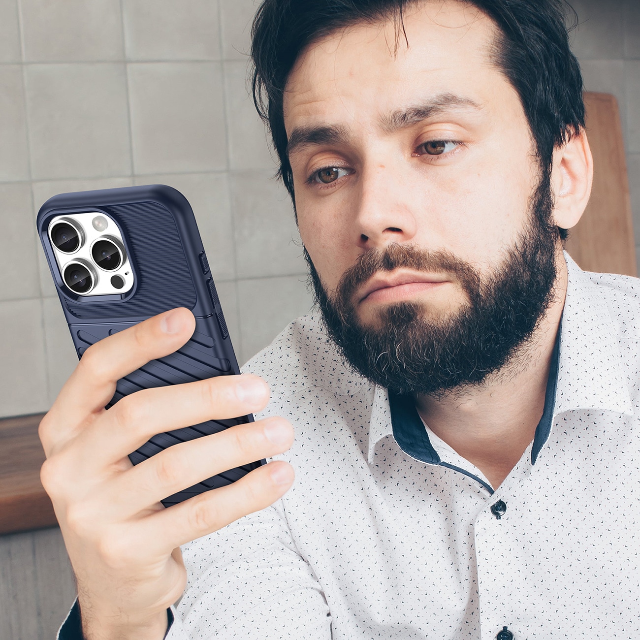 Thunder Case til iPhone 16 Pro silikoneetui - blå