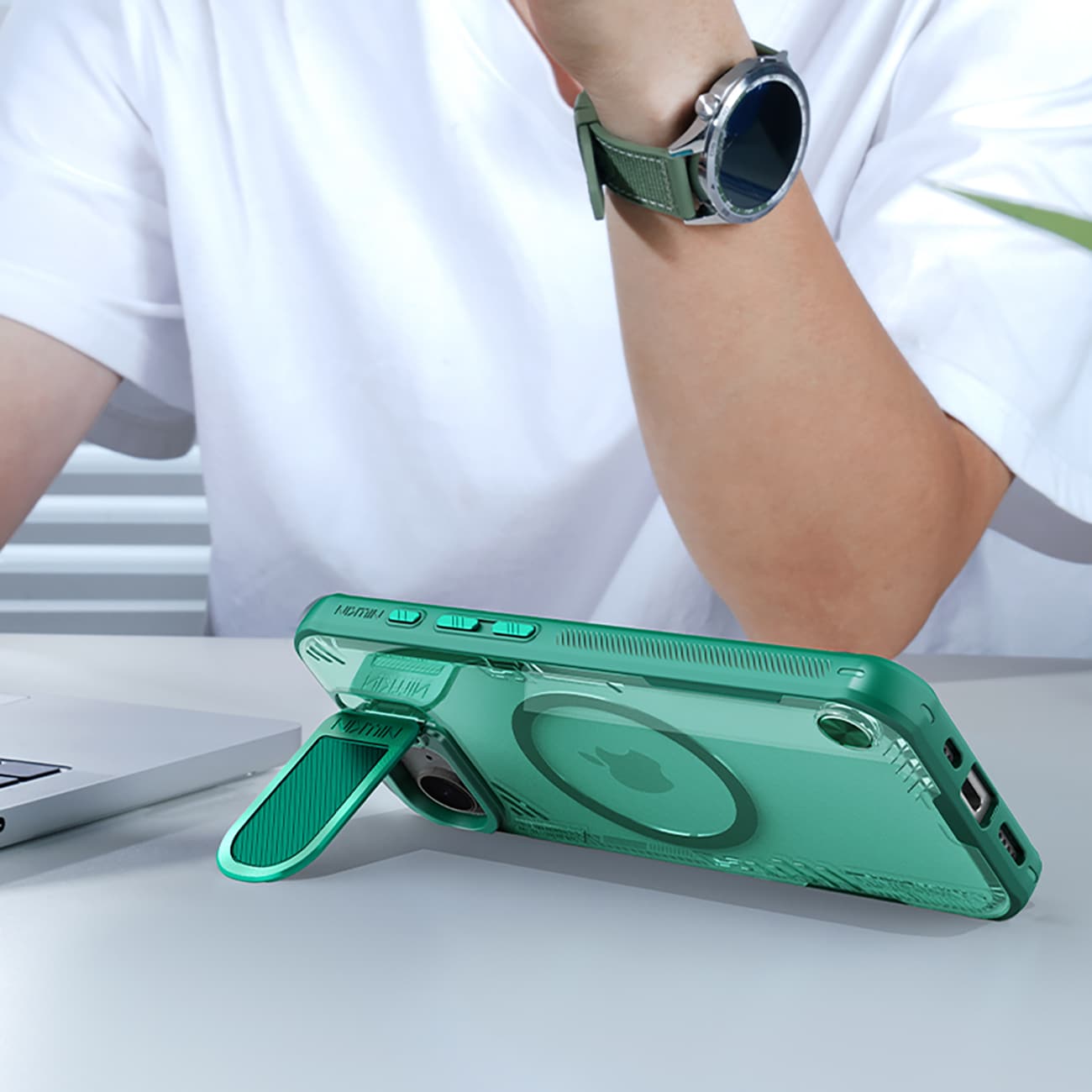 Nillkin Iceblade Prop Magnetic Case med kameradæksel og stativ til iPhone 16e - Grøn