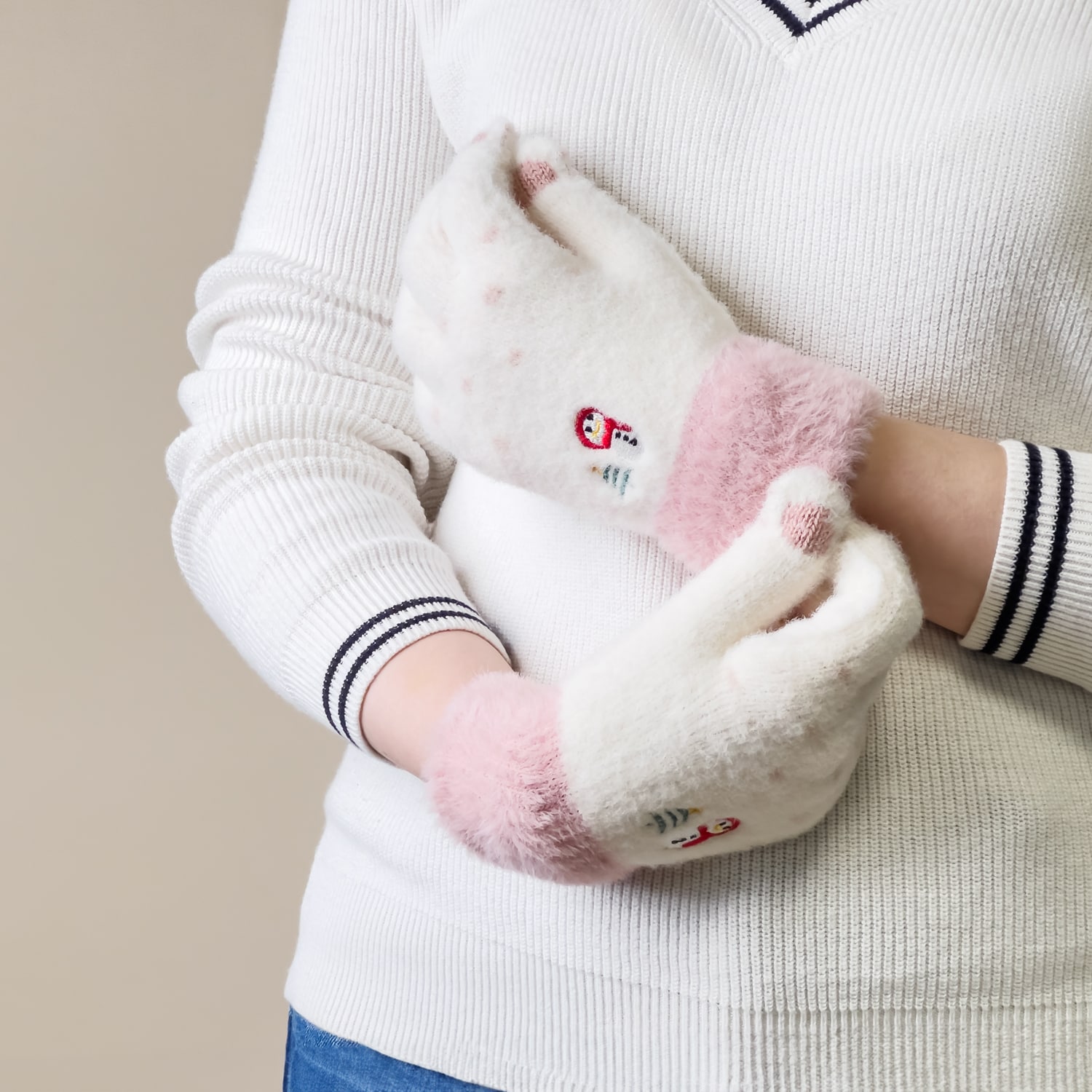 Vintertelefonhandsker til kvinder med en snemand og et juletræ - hvid og pink