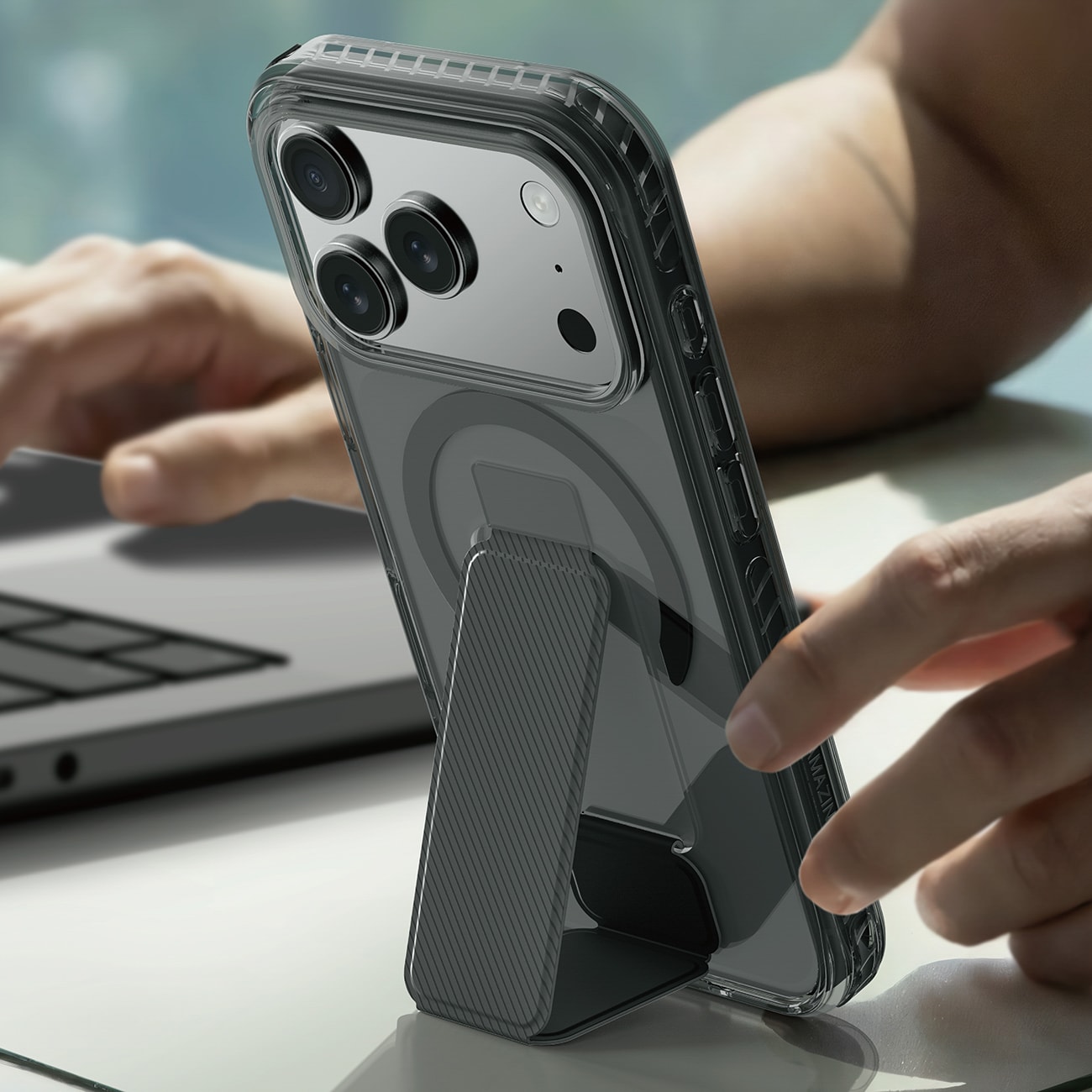 AmazingThing Titan Pro Holder Case til iPhone 17 Pro Max Kompatibel med MagSafe - Sort