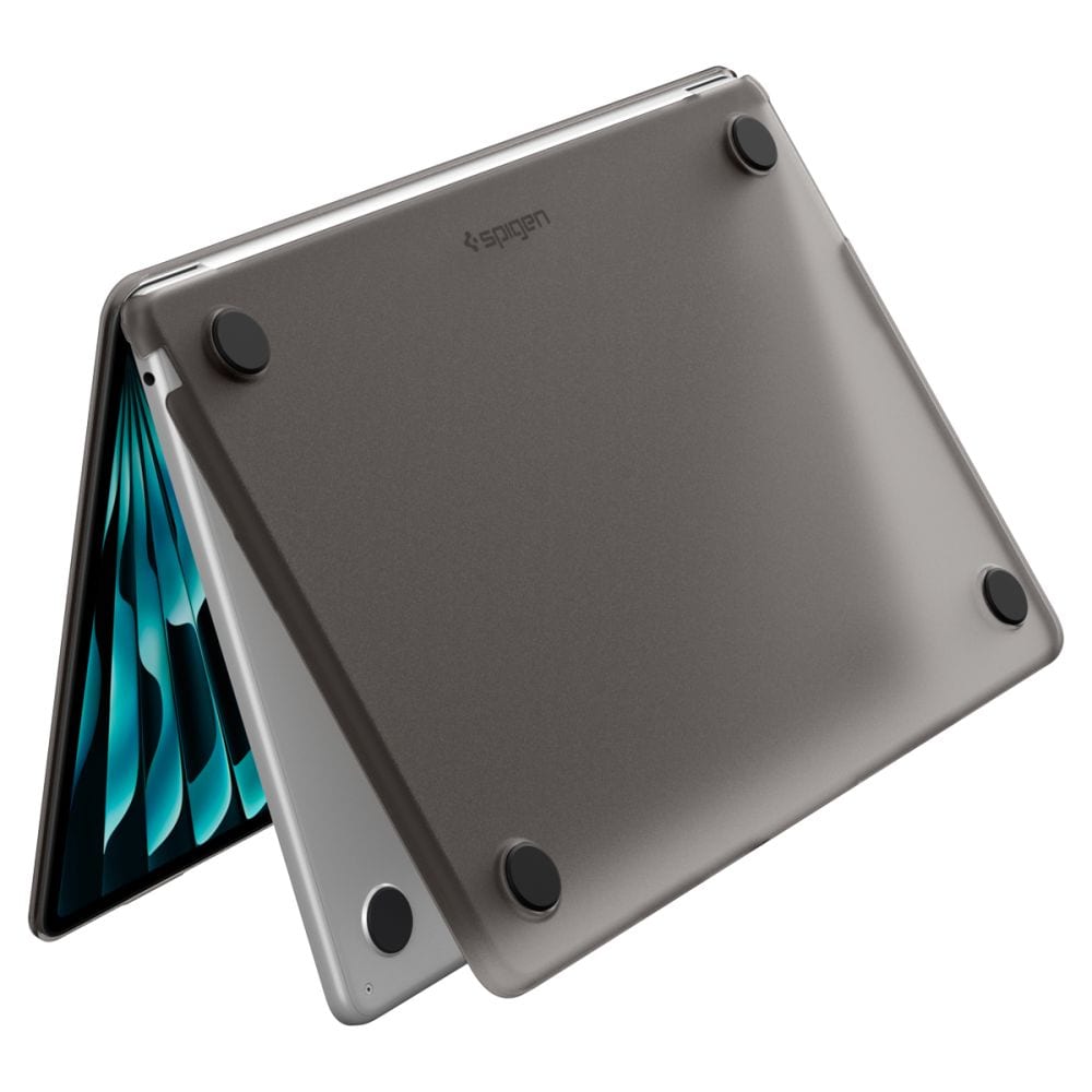 Spigen AirSkin-etui til MacBook Air 13" 2023–2024–2025–2026 – Halvgennemsigtigt