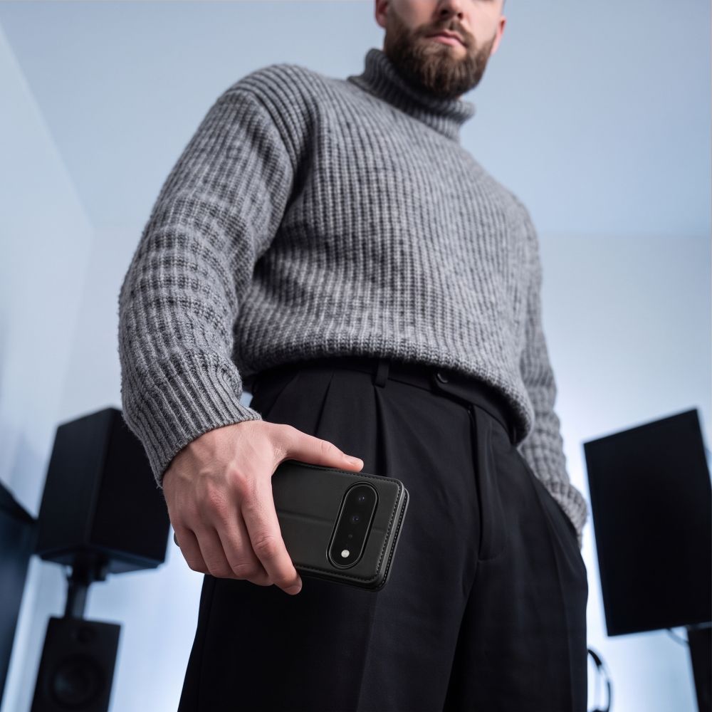 Tech-Protect-lommebogsetui til Google Pixel 11 / 11 Pro – mat sort