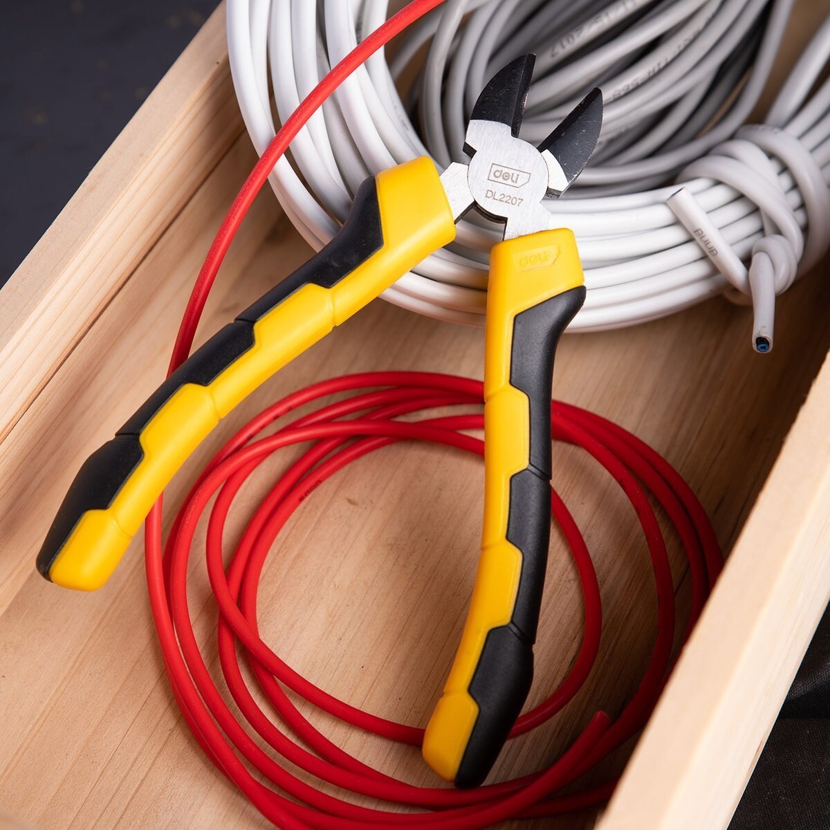 Diagonaltang 7" Deli Tools EDL2207 (gul)