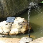 Solcellevandpumpe for springvand